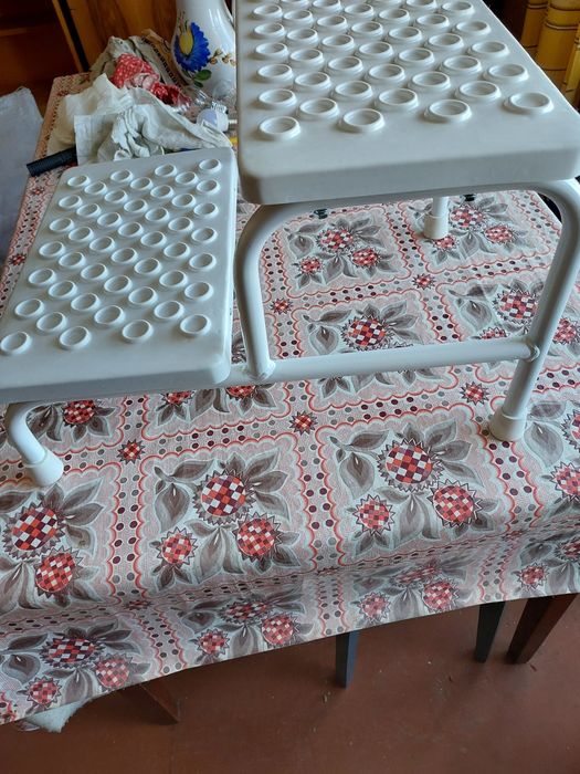 Сидушку на ванну и ступеньки возле ванны метал.