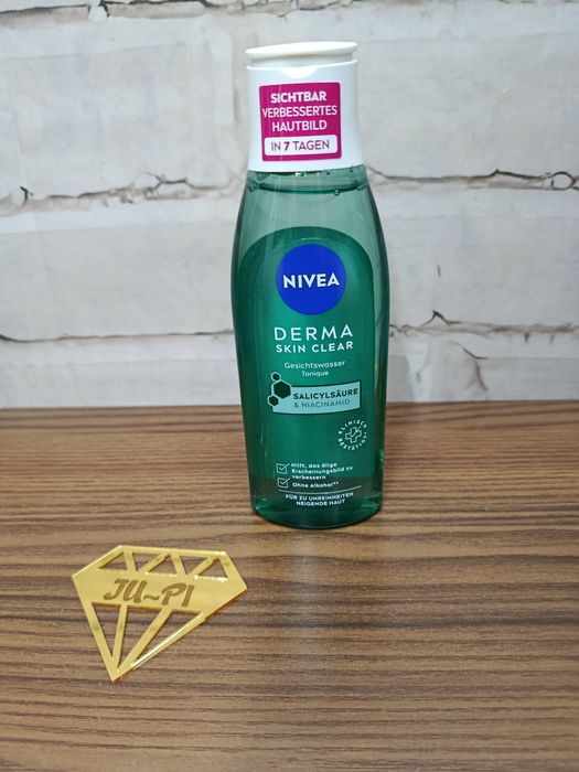 NIVEA Derma Skin Clear – tonik do twarzy z kwasem salicylowym i niacynamid 200 ml