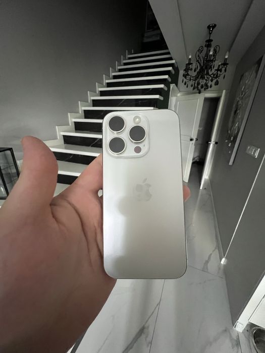 iPhone 15 pro idealnym stanie