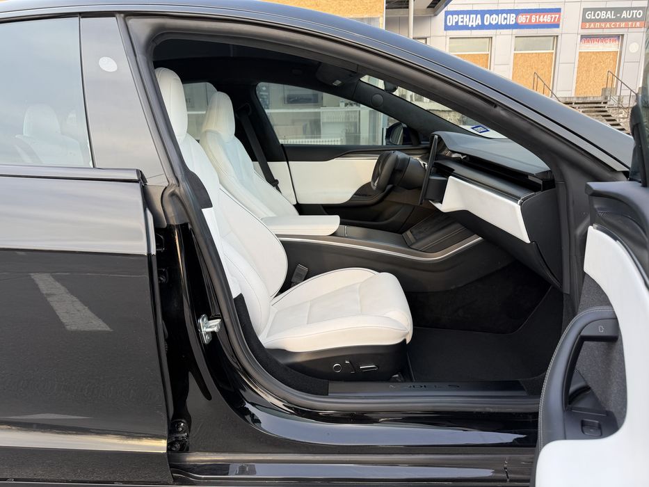 TESLA PLAID 2024 1033 к.с.