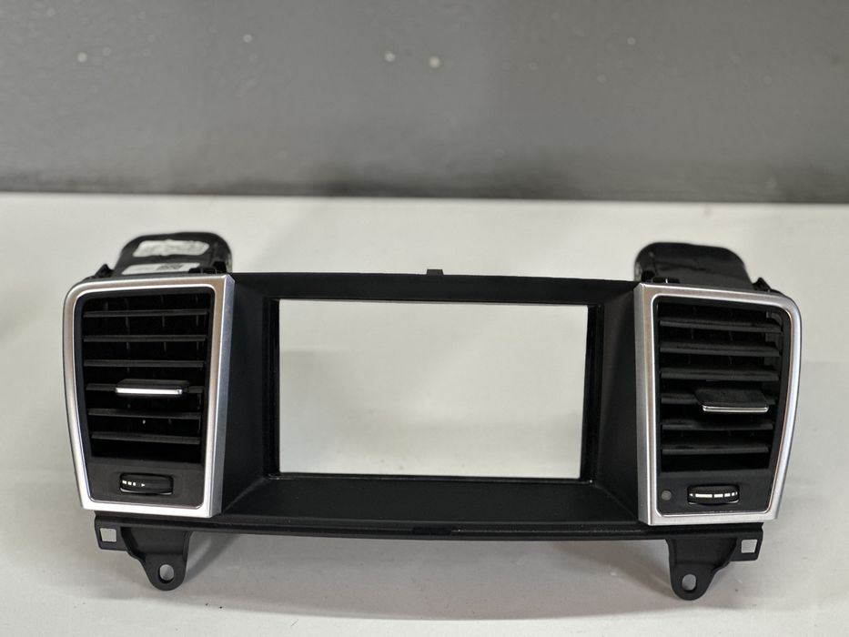 Центральний дефлектор торпедо Mercedes-Benz ML w166 Авторозборка