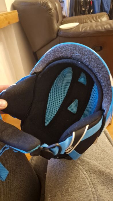 Kask narciarski snowboardowy na sanki hulajnogę