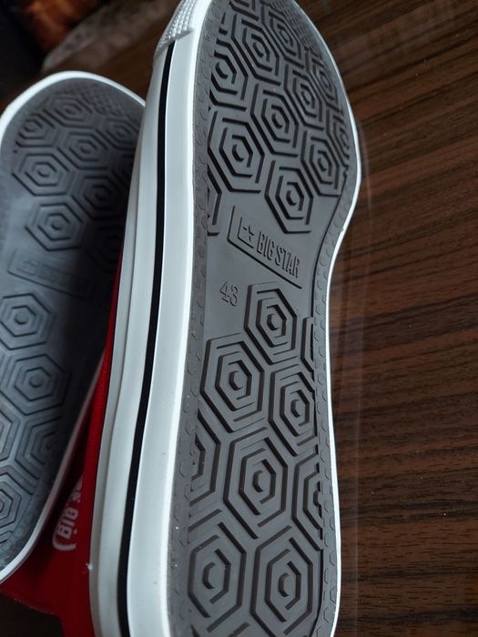 Trampki 43 nowe, czerwone