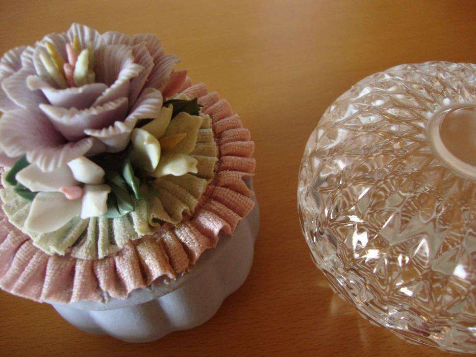 Sete guarda-joias em mármore, cristal, Limoges, etc