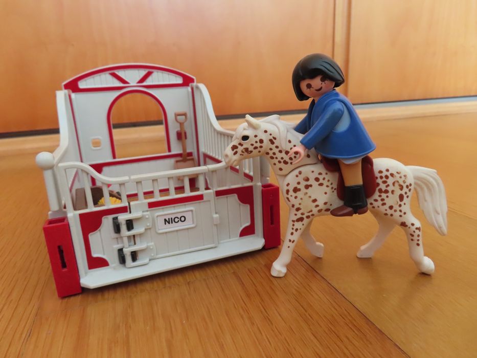 Cavalo e estábulo da playmobil