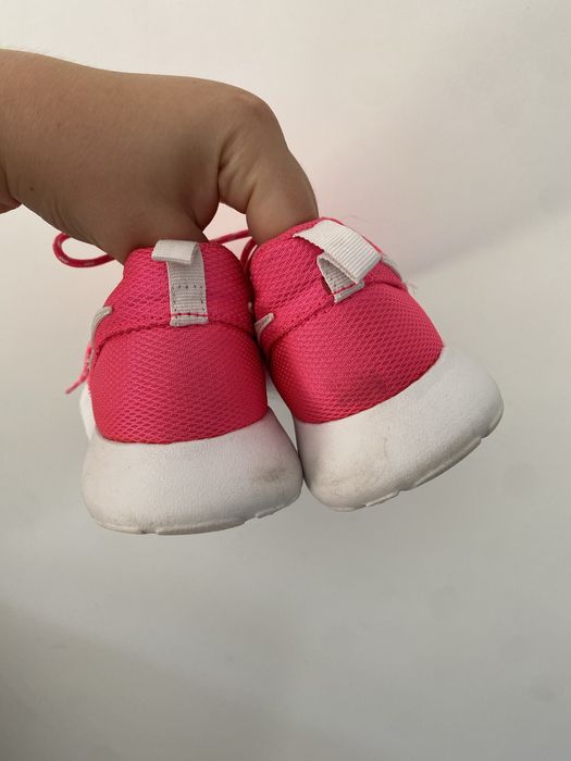 Śliczne, dziewczęce sportowe buty neonowy róż Nike
