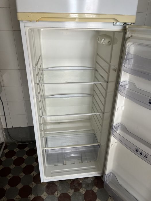 Frigorífico Whirlpool usado a funcionar bem