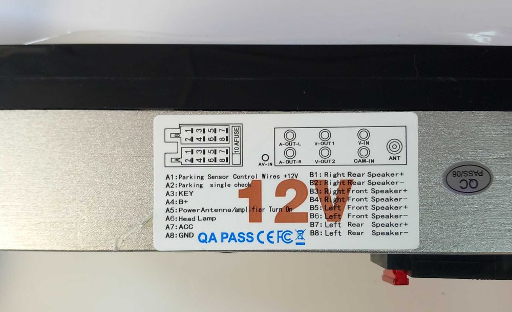 Samochodowy odtwarzacz multimedialny 2 DIN z ekranem dotykowym i USB