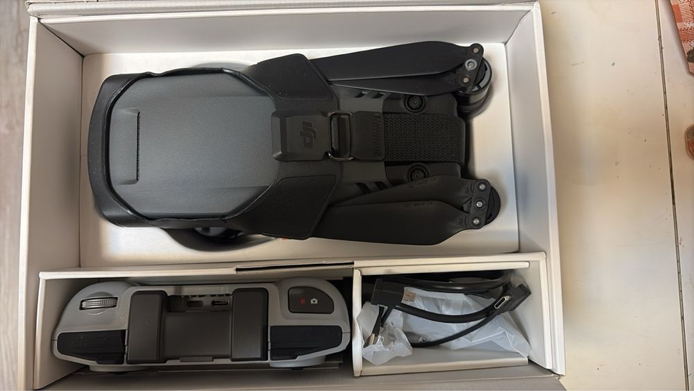 Квадрокоптер DJI Mavic 3