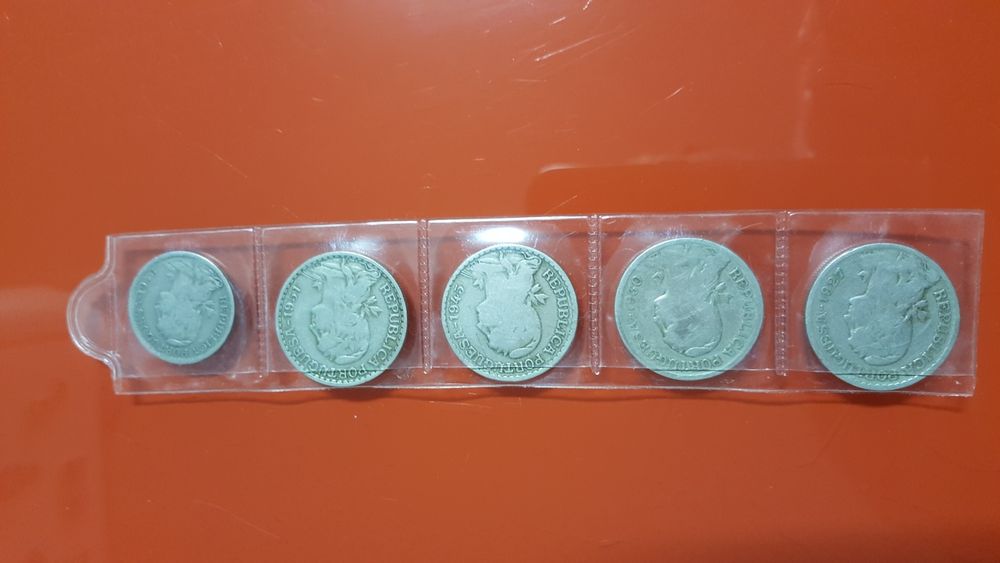 9 Moedas de 1 escudo antigas em bom estado