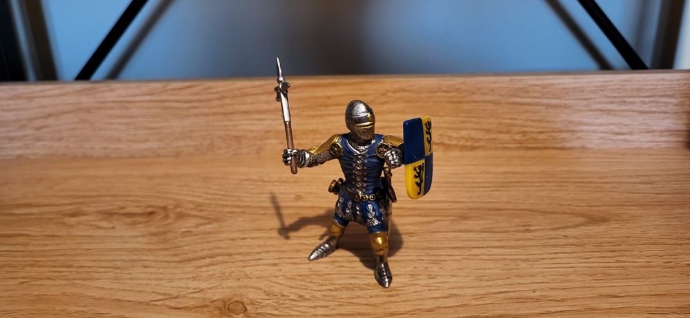 Schleich rycerz z wojennym toporem figurki model wycofany z 2003 r.