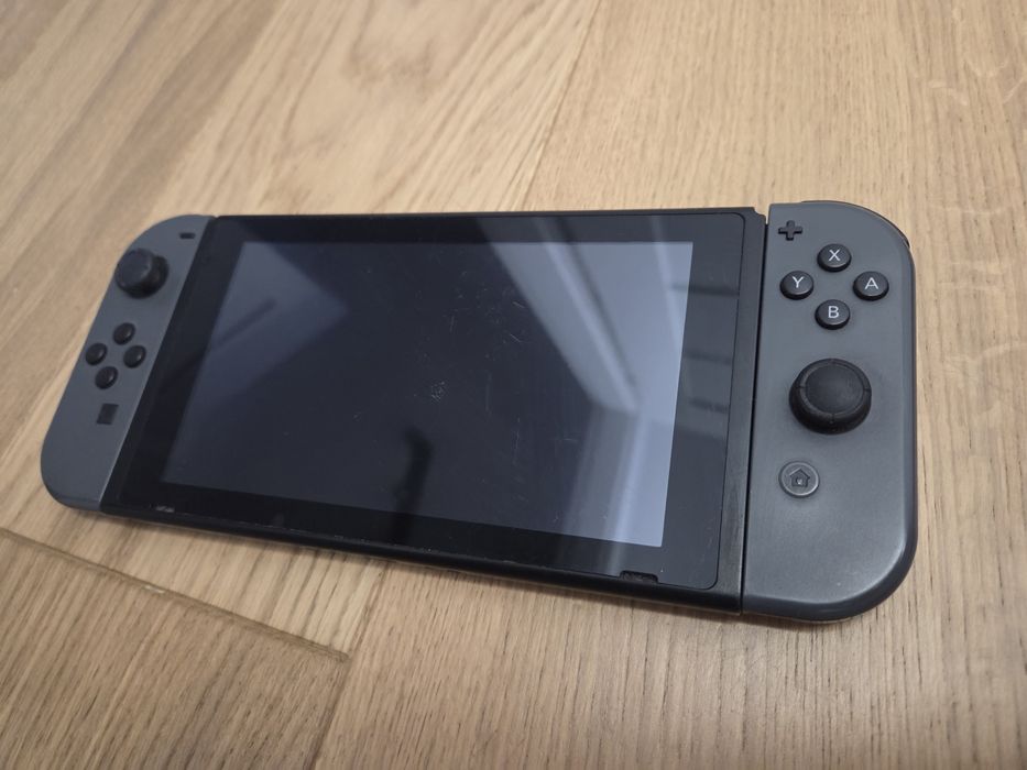 Zestaw Konsola Nintendo Switch V2 32GB + akcesoria uszkodzone WiFi