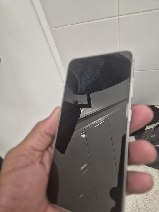 Samsung S25.                                 Samsumg s25 256gb