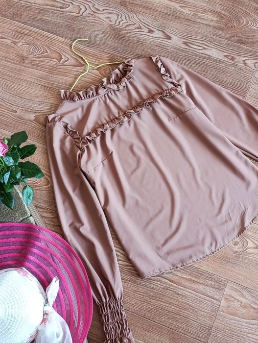 Гарненька блуза.