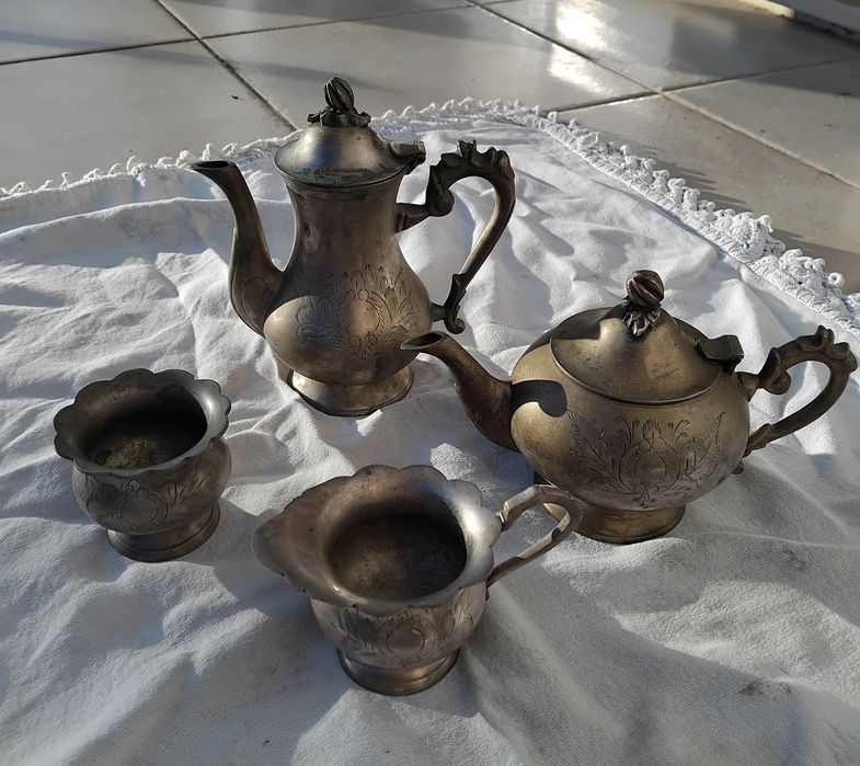 Conjunto de chá vintage em latão