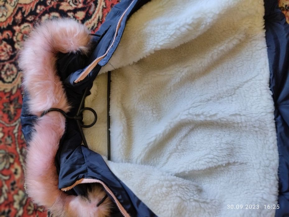 Зимова куртка дівчача