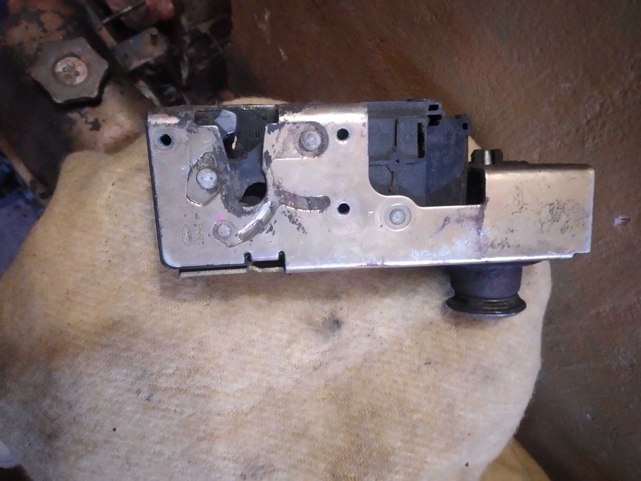 Замок дверей форд транзіт лівий правий від 2000року