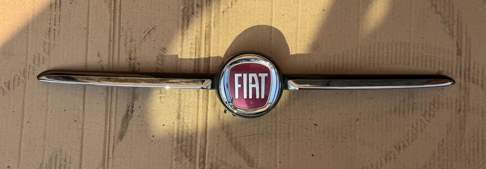 Fiat 500 Lift 2015- atrapa chłodnicy GRILL znaczek CHROM idealny