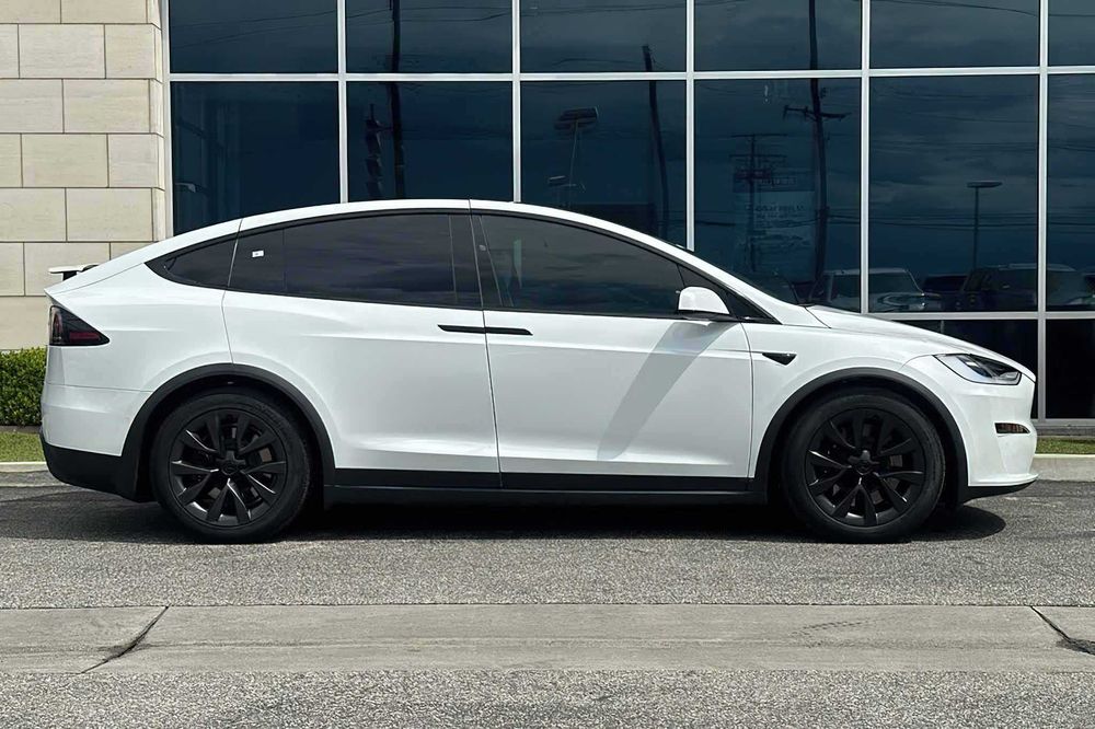 Tesla Model X      2022