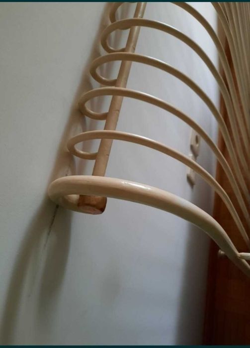 Cama de solteiro, francesa, muito antiga + estrado + colchão  + mesinha de cabeceira