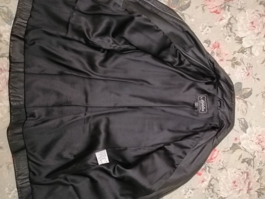 Продам шкіряну куртку б/в.