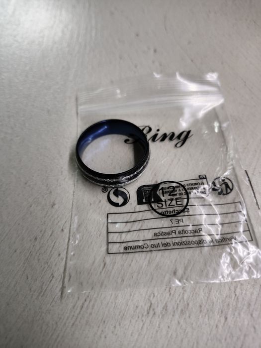 Elegancka obrączka, pierścień