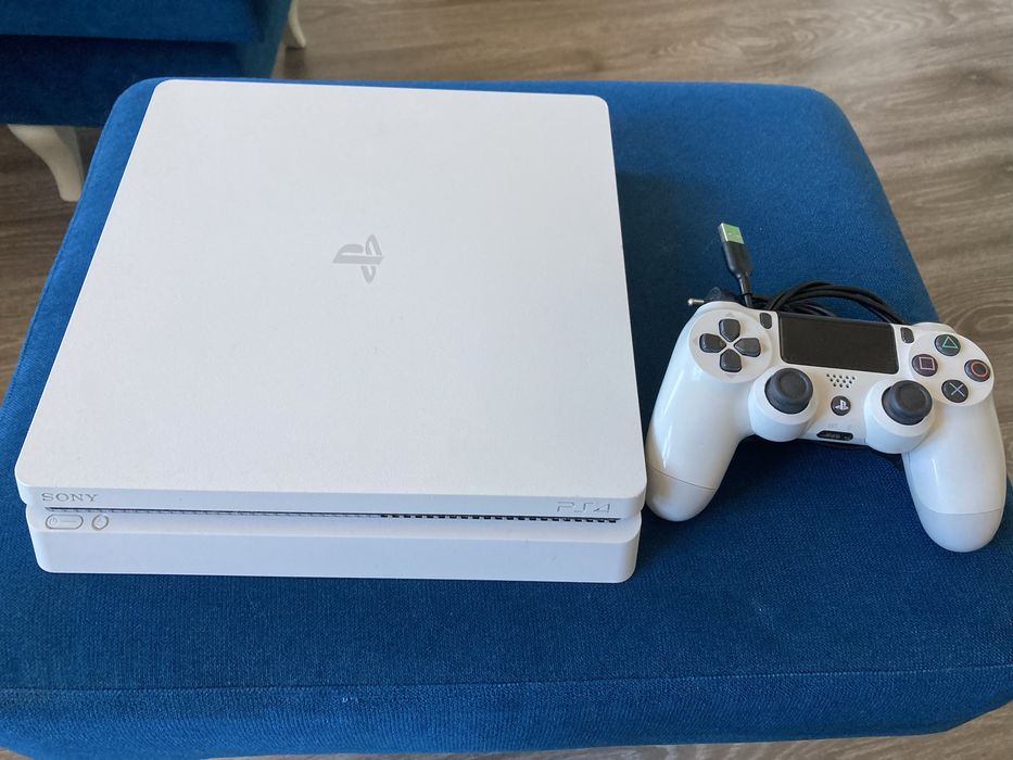 Playstation 4 + pad i kable