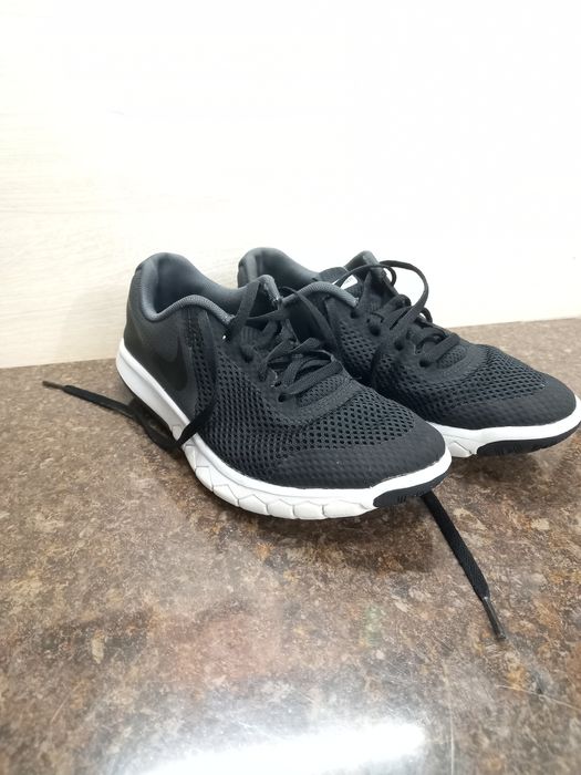 Кросівки NIKE 37,5розмір