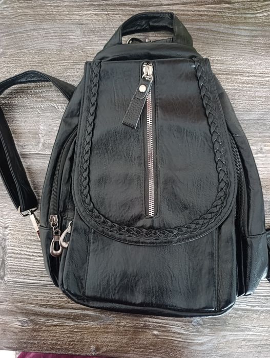 Новий шкіряний  жіночий рюкзачок