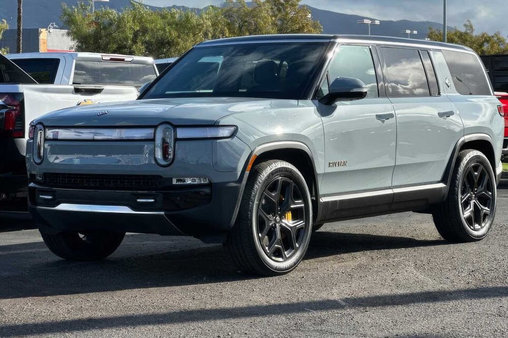 Rivian R1S Adventure Quad Motor      2023