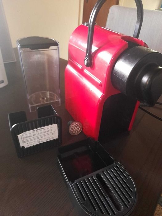 Máquina de Café Krups Nespresso Inissia Red XN100
