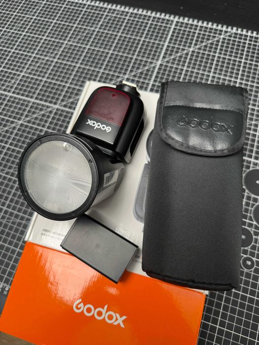 Lampa GODOX V1n - pełen komplet, super stan - NIKON