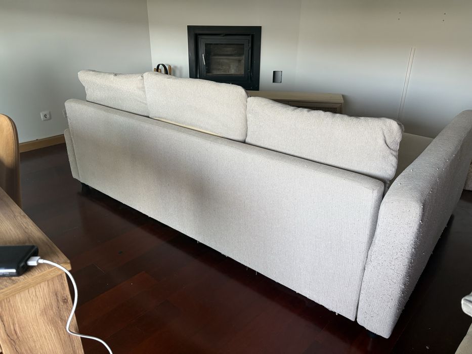 Sofá FRIHETEN cor beje (com cama e arrumaçao)