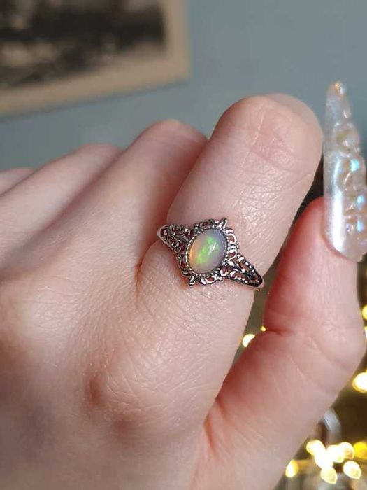Anel com opala preciosa multicolor da Etiópia, ajustável