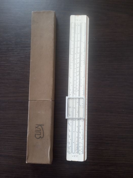 ЛогариФмическая линейка и счёты деревянные . СССР