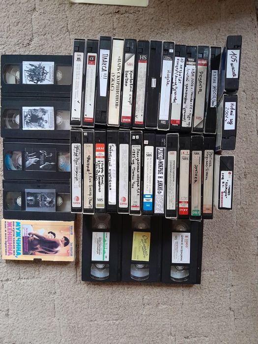 Видеокассеты відеокасети фильмы ужасы мультфильмы клипы футбол рыбалка