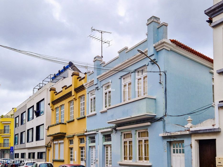 Apartamento T2 para reabilitação no centro de Aveiro