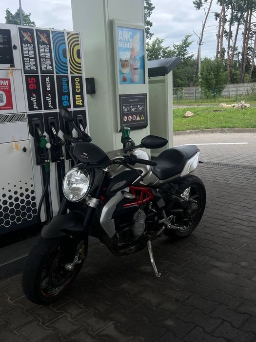 Mv agusta brutale 800