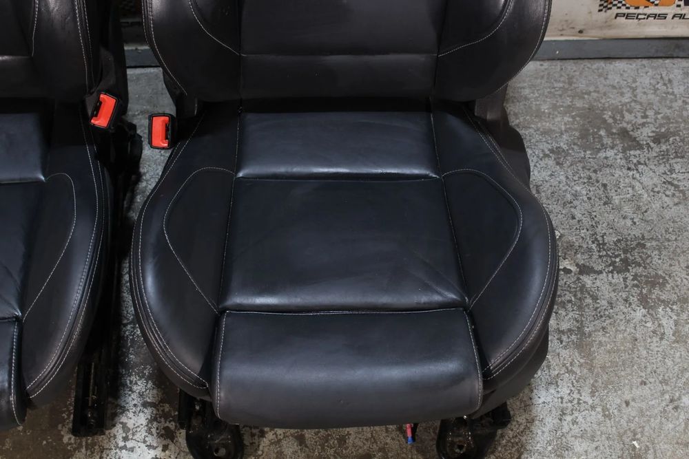 Conjunto de bancos FORD Focus III