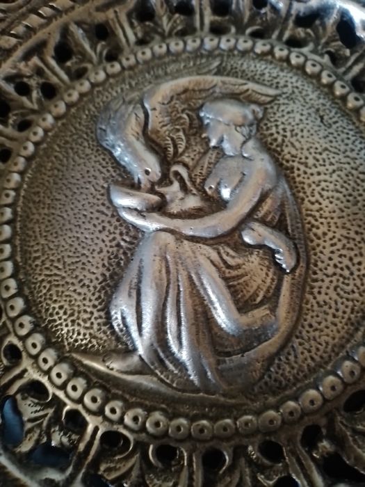 Prato decorativo grande em aluminio