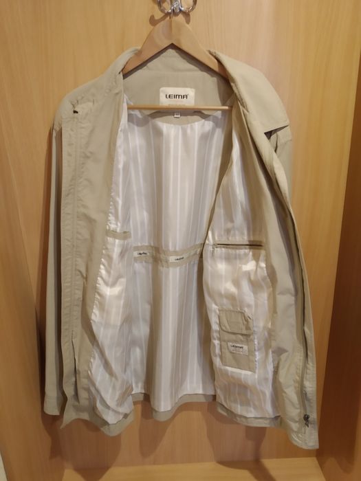 Продам весеннюю мужскую куртку