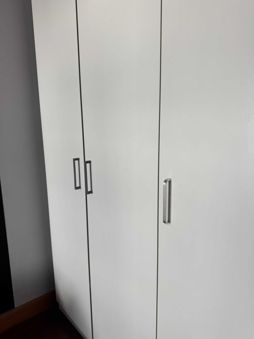 Roupeiro IKEA Branco 3 Portas | 180x140x52 cm | Excelente Estado