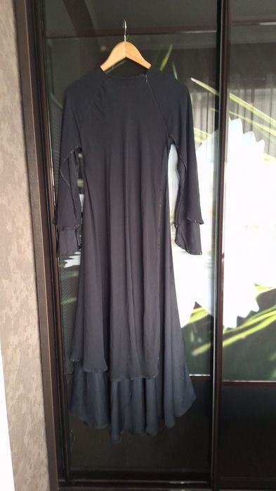 Чёрное женское платье