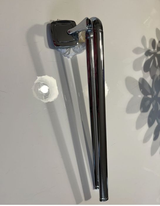 Toalheiro giratório com 2 barras - marca Roca