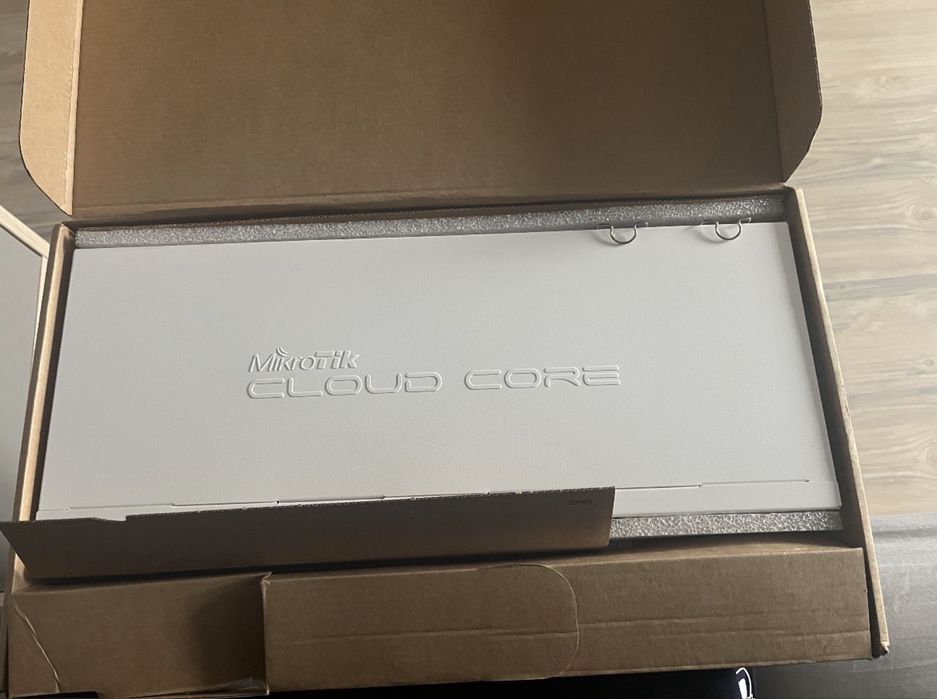 Router MikroTik Cloud Core