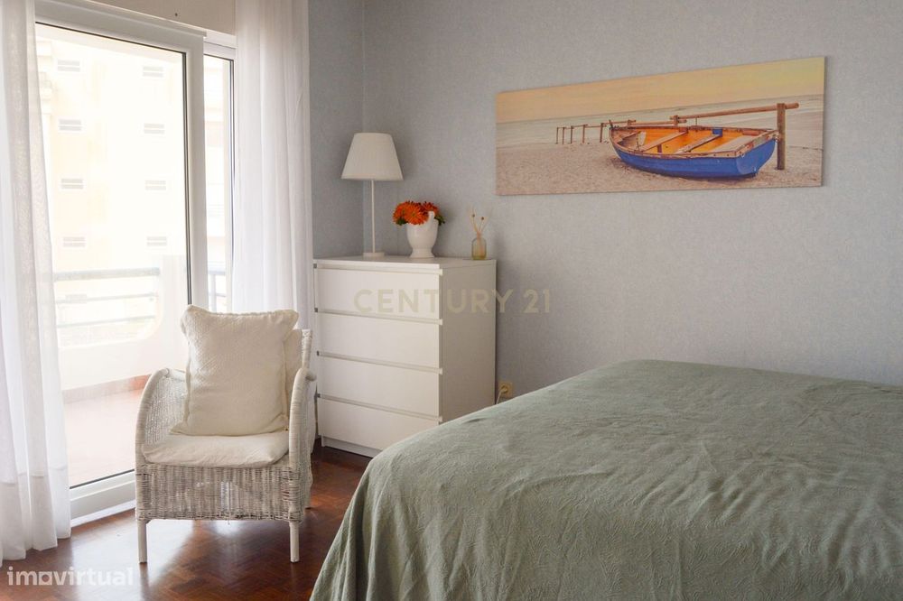 T2 Mobilado com Vista Mar | Guia de Cascais