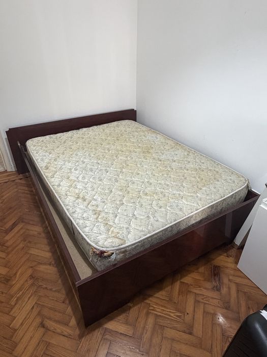 Cama de casal sem o colchao  SOMENTE RETIRAR
