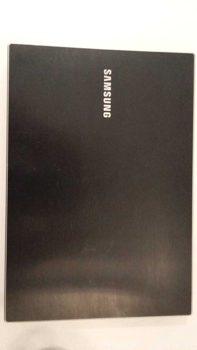 Portátil Samsung Core i5 – 13,3" – Windows 7 – ecrã danificado
