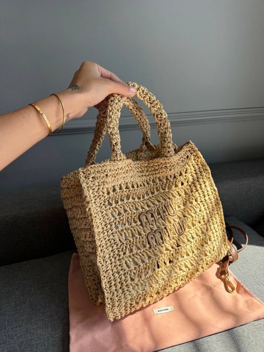 Сумка Miu Miu Crochet Raffia Tote Bag with Brown Leather Strap літня