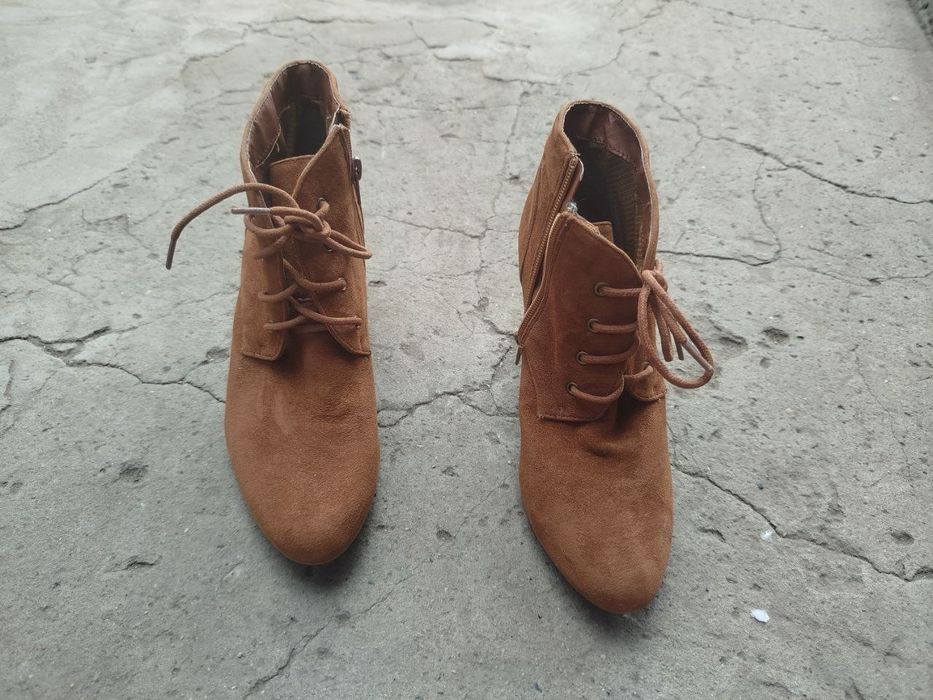 Продам ботинки весна осінь